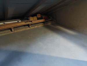 Zateplení stropu řadového rodinného domku pomocí foukané izolace